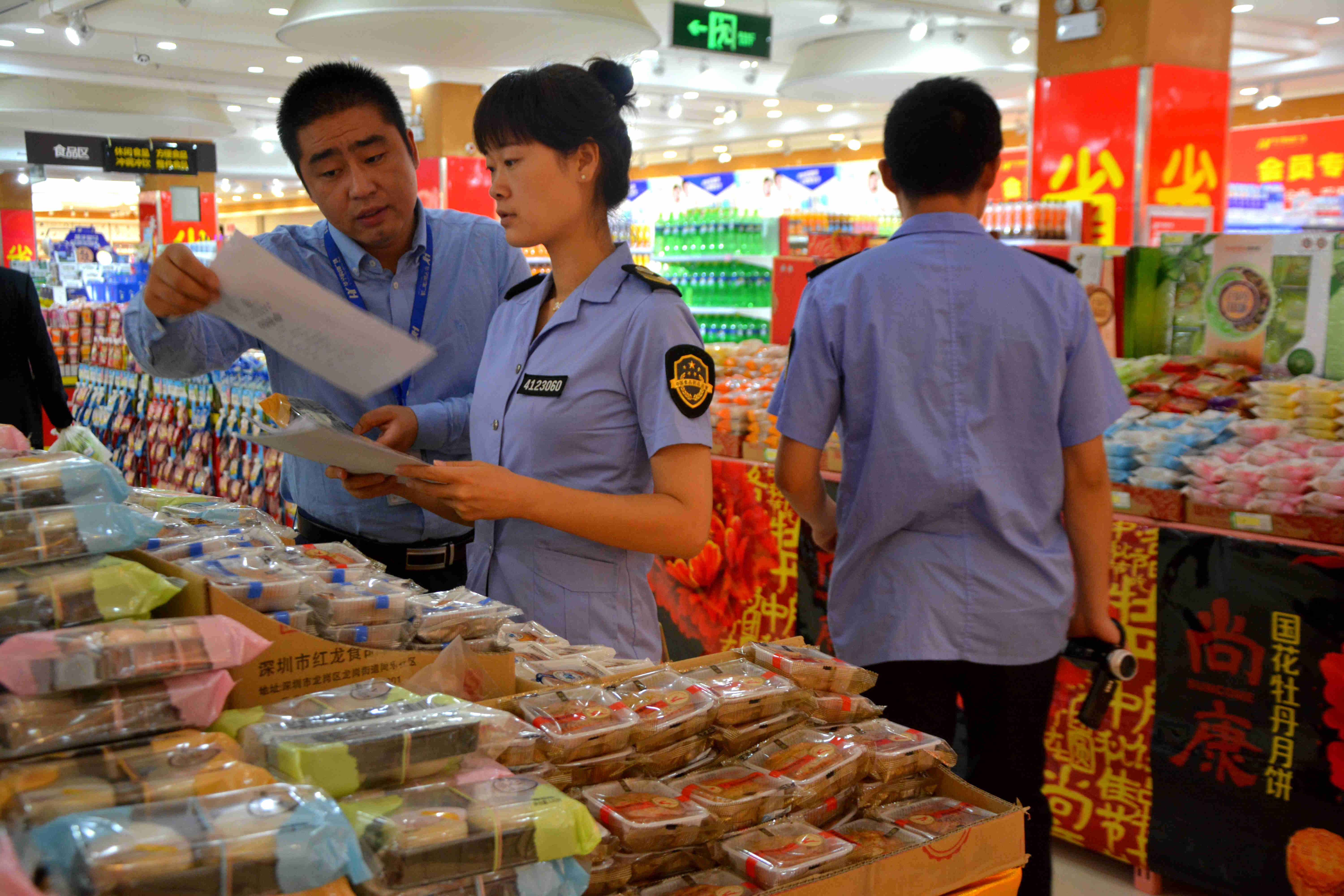 汝州市食药监局检查月饼生产销售企业 加强“两节”食品安全监管工作